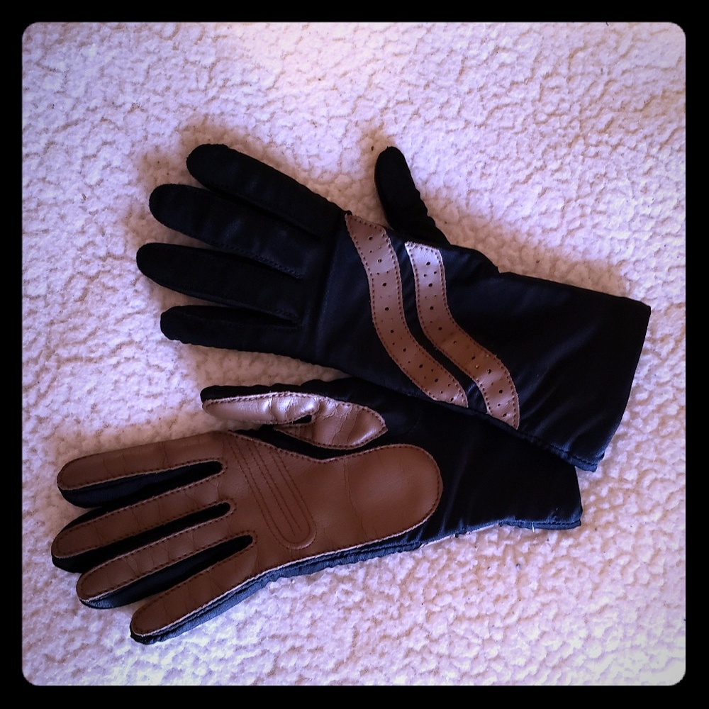 Isotoner Driving Gloves NWOT